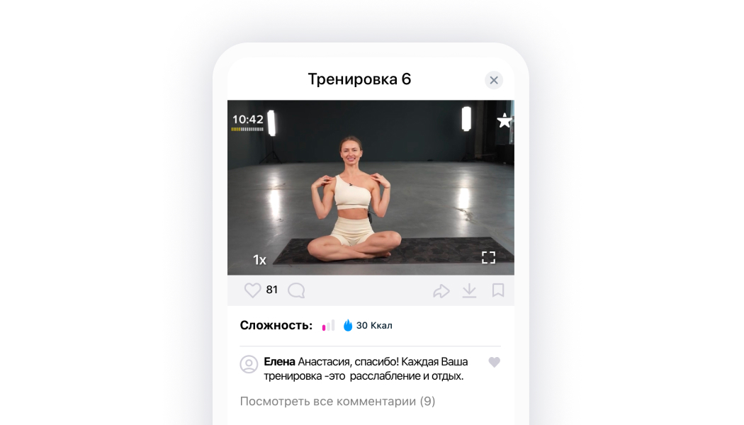 уставшая девушка после тренировки легла на кровать